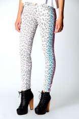 Blugi cu print - skinny jeans foto