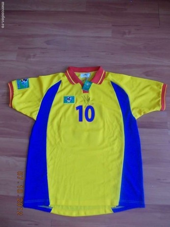 Tricoul de retragere al lui Gheorghe Hagi , semnat de fotbalist la data  21-aprilie-2001, pastrat in conditii excelente, cu certificat de  autenticitate, XS, Nationala, Romania | Okazii.ro