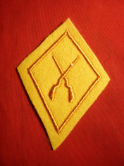 Emblema Militara ,material textil, diagonale 7,5 x 5,5 cm foto