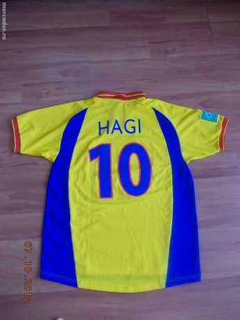 Tricoul de retragere al lui Gheorghe Hagi , semnat de fotbalist la data  21-aprilie-2001, pastrat in conditii excelente, cu certificat de  autenticitate, XS, Nationala, Romania | Okazii.ro