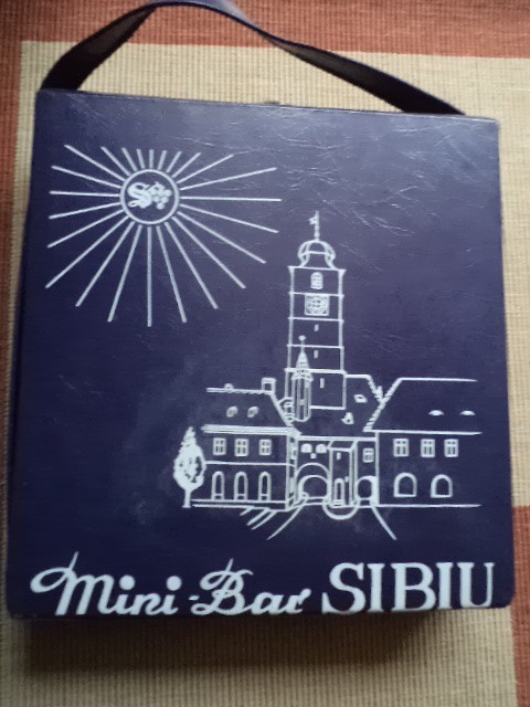 mini bar sibiu geanta cutie pentru bauturi alcoolice epoca de aur RSR anii &#039;70
