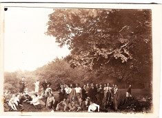 Fotografie,locuitori ai satului Astileu (Aschileul Mare)-Cluj la o serbare campeneasca in 1930,butoi cu bere si foc pentru gratare foto