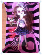 UNIVERSUL MONSTER HIGH,INTRA IN LUMEA PAPUSILOR MONSTER CLUB.PAPUSA SET COMPLET.modelul 4. foto