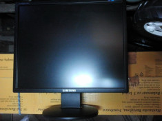 Monitor SAMSUNG LCD 943N 19&amp;quot; foto