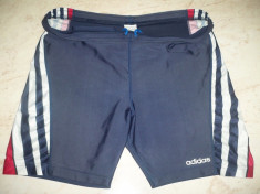 Bermude / pantaloni scurti Adidas; marime L: talie elastica, 43 cm lungime foto