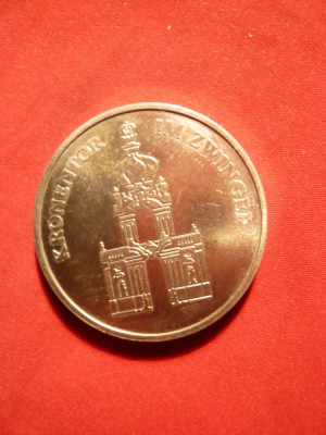 Medalie Kronentor im Zwinger DDR , metal alb , d= 3,6 cm foto