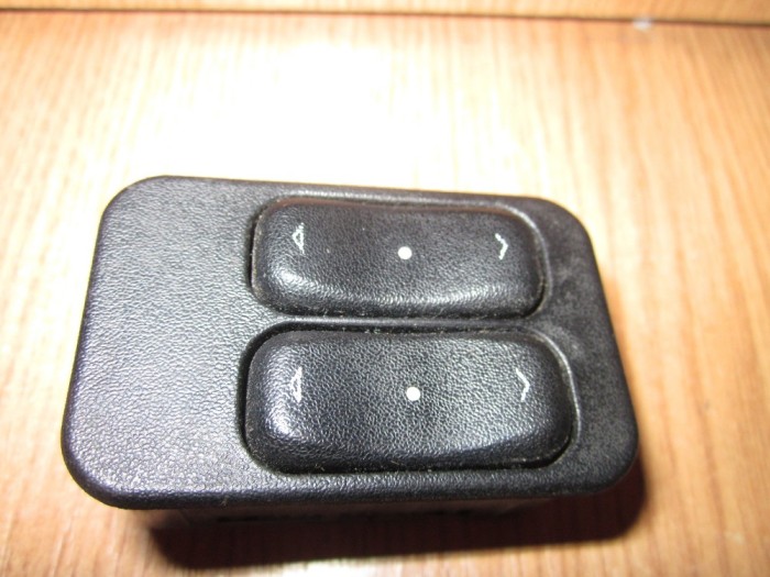 Butoane actionare geamuri electrice Opel Astra G foto mare Butoane actionare geamuri electrice Opel Astra G foto mare