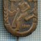 130 INSIGNA veche - 7 NOEMVRIE 1949 -atletism -acul a fost lipit cu cositor , dar este interesanta -starea care se vede
