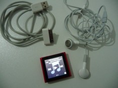 iPod nano TOUCH de 8GB nou culoare: rosu, display multi-touch peste 24 ore de autonomie dimensiuni foarte reduse si foarte usor TRANSPORT GRATUIT foto