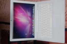 MacBook WHITE A1181 13,3 INCH 2,4 GHZ HARD 160GB,RAM 2GB BATERIE 6 ORE foto