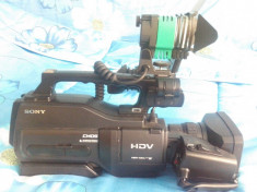 VAND sau Schimb Camera Video Profesionala Sony HVR-HD1000E aproape noua, adusa Recent din Spania...Baterie de Rezerva + Lampa Video Profesionala ! foto