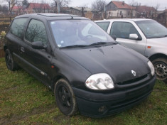 Dezmembrez Renault Clio an 2001 motor 1,6 benzina, cutie automata foto