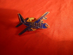 Insigna Avion DERCO , dim. = 3x3 cm foto