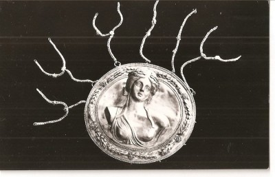CPI (B1184) MUZEUL REGIONAL DE ARHEOLOGIE DOBROGEA - CONSTANTA. MEDALION ( AUR, SEC. III i.e.n., CALLATIS ), EDITURA MERIDIANE, NECIRCULATA, RPR foto