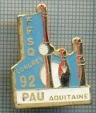 594 INSIGNA - FFSQ CONGRES 92 -PAU AQUITAINE - BOWLING - SPORTIVA - interesanta -starea care se vede