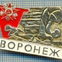 537 INSIGNA - VORONEJ -URSS -sciere chirilica -steaua cu cinci colturi, secera si ciocanul-starea care se vede