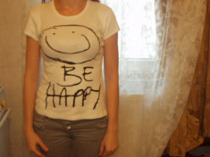 Tricou amuzant Catch one cu mesaj &amp;#039;Be Happy&amp;#039;, marimea S foto