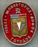 726 INSIGNA -MONCHEGORSK(MURMANSK) - GERB (steag rosu?) -RSFSR -URSS -secera si ciocanul -scriere chirilica-starea care se vede