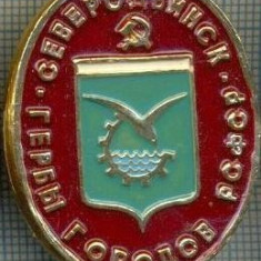 729 INSIGNA -SEVERODVINSK - GERB (steag rosu?) -RSFSR -URSS -secera si ciocanul -scriere chirilica-starea care se vede