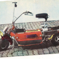 carte postala(ilustrata)- JUSTIN CAPRA- SCUTERUL ELECTRIC oroles EES-1977