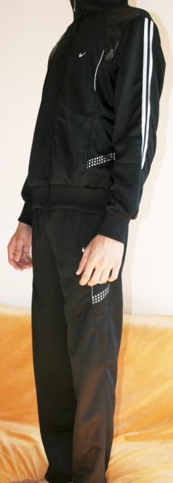 Trening NIKE, polyester 100% !! Transport gratuit cu posta! foto mare Trening NIKE, polyester 100% !! Transport gratuit cu posta! foto mare