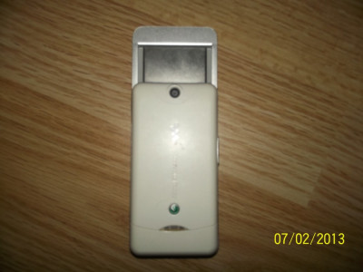 Sony Ericsson W205 vand foto