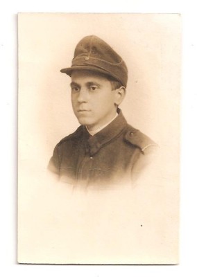 FOTO 46 FOTOGRAFIE ARTISTICA PORTRET DE SOLDAT TR, IMBRACAMINTE DE EPOCA, FOTO ARTE BRAILA, PRODUS DE COLECTIE DIM. : 5,5X8,5 cm, SOLDAT TERMEN REDUS foto