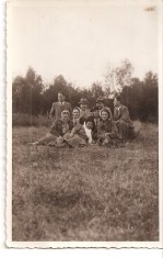 FOTO 27 FOTOGRAFIE DE GRUP, IMBRACAMINTE DE EPOCA, PRODUS DE COLECTIE DIM. : 8X13 cm, 1938.