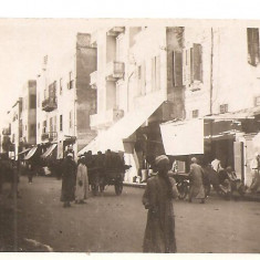 FOTO 55 EGIPT, CAIRO, FOTOGRAFIE STRADA, IMAGINI, TINUTE DE EPOCA, PRODUS DE COLECTIE DIM. : 5,5X8,5 cm. CLADIRI, VITRINE, ANIMATIE.