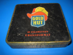 Cutie de tigarete veche metalica GoldHut. foto