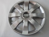Capace Roti 15&quot; Compatibile Renault Megane, Laguna, Logan, Kia, VW, Opel, Volvo, Fiat, Hyundai, Toyota - Set 4 Bucati cu Emblema Metalica
