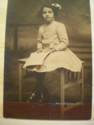 Fotografie tip carte postala - Maria Ionescu (8 ani) - 1910 - Institutul artistic de fotografii &amp;quot;Foto Lux&amp;quot; Bucuresti foto