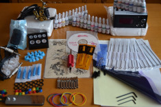 Kit Tattoo cu 1 masini si sursa digitala plus kit de 10 culori+geanta cadou ,tatoo,aparat de tatuat,tattoo foto