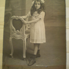 Fotografie tip carte postala - Maria Ionescu (6 ani) - nepoata unei doamne de onoare a reginei Elisabeta - 1908 - Studiourile regale " Julietta"