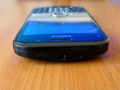 Vand Nokia E5, un smartphone complet cu o tastatura full qwerty foarte comoda si baterie performanta la un pret foarte accesibil. foto