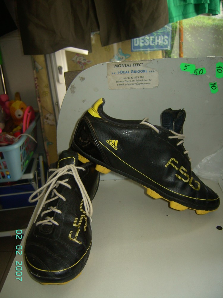 ghete fotbal cu crampoane ADIDAS F50,marimea 36,culoare negru cu galben |  arhiva Okazii.ro