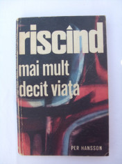 Riscand mai mult decat viata foto