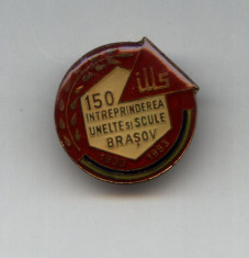 INSIGNA - 150 INTREPRINDEREA UNELTE SI SCULE BRASOV 1833-1983 foto