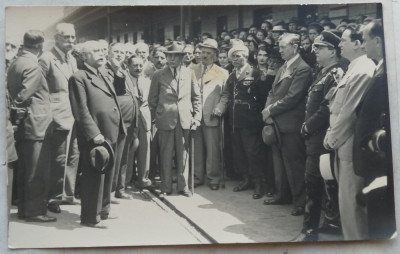 Excursia Tinerimii , 1938 , Primirea in gara Brasov , grup de personalitati foto