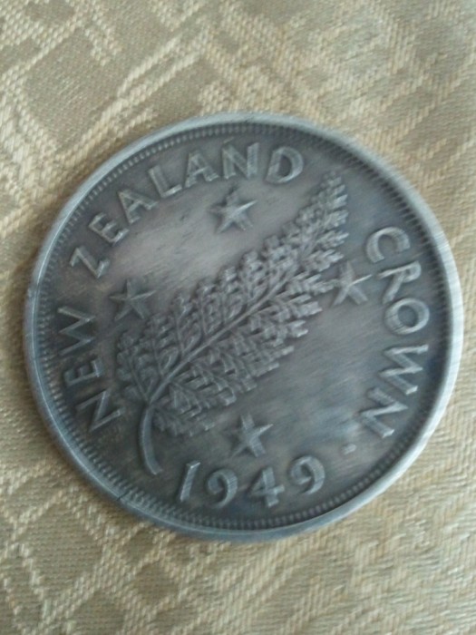 New Zealand 1 crown 1949, 20 grame, moneda turistica, imitatie, 50 roni, cereti informatii pe forum inainte sa o cumparati