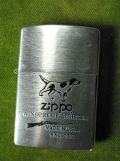 BRICHETA ZIPPO - DECOR MOTIVE VANATORESTI foto