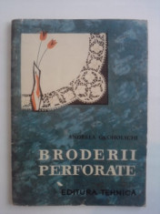 Broderii perforate - Andreea Groholschi / C16G foto