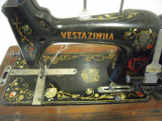 VESTAZINHA fabricata DIETRICH VESTA Masina de cusut veche- stare de functionare foto