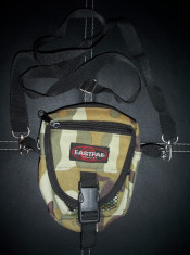 Geanta umar Eastpak (Made in USA), camuflaj; 4 compartimente; 18 x 14 cm foto