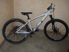 BICICLETA GIANT BRASS DE DIRT JUMP CU CADRU DE ALUMINIU FULL SHIMANO reducere pret !! foto