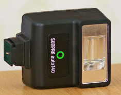 Blitz Flash cu contact central: Sunpak auto 140 (cablu incorporat) foto
