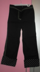 Pantaloni negri de bumbac cu cusaturi albe, reglabili, FOR2, nr.40, buline pe mansete, lungime peste genunchi foto