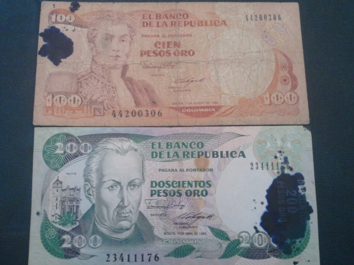 Lot 2 bancnote Columbia 100 pesos 1989 si 200 pesos 1989, au o pată de cerneală
