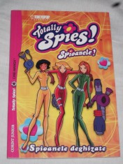 SPIOANELE [Totally Spies!] - Spioanele deghizate / benzi desenate [6 - 12 ani] foto