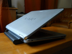 Super OFERTA: Vand laptop SONY VAIO VGN-NR310E/S, 15.4, cu baterie aproape noua de 10400 mAh. Caracteristici: - Procesor: Intel (R.) Pentium Dual core foto